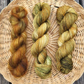 Mousse – Laine teinte main | Vert et doré | Mérinos, mohair & soie, stellina