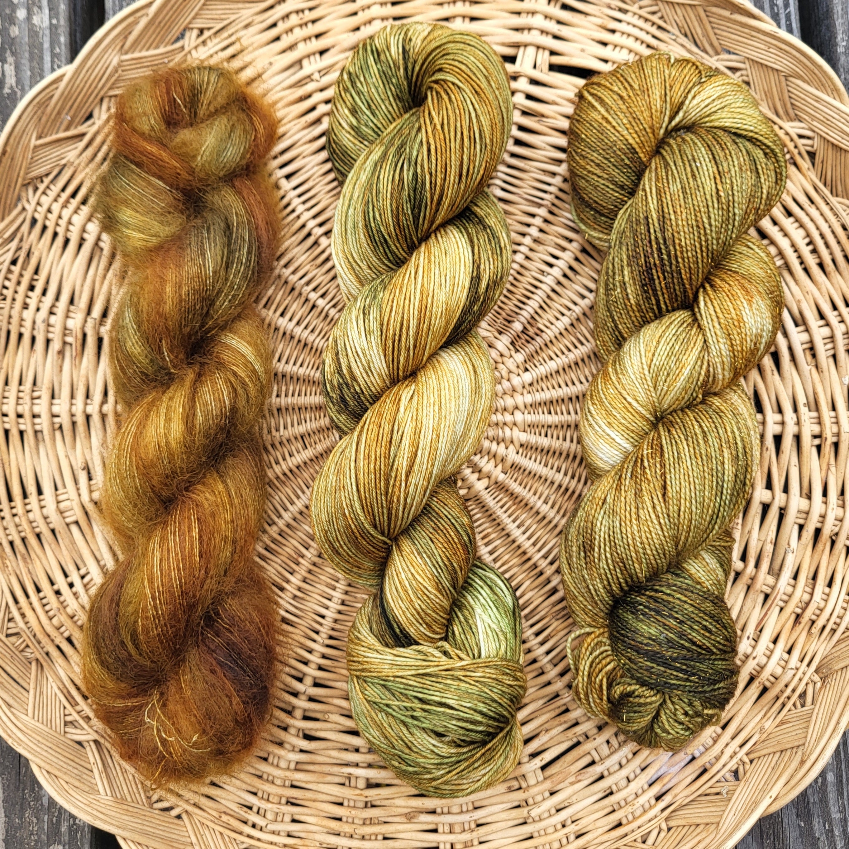 Mousse – Laine teinte main | Vert et doré | Mérinos, mohair & soie, stellina