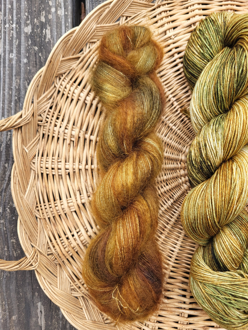 Mousse – Laine teinte main | Vert et doré | Mérinos, mohair & soie, stellina