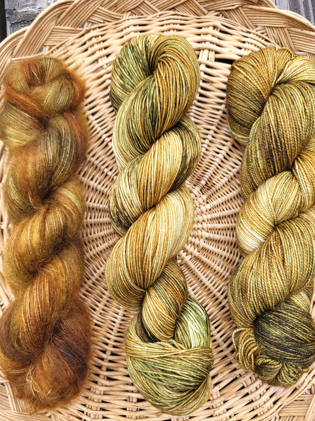 Mousse – Laine teinte main | Vert et doré | Mérinos, mohair & soie, stellina