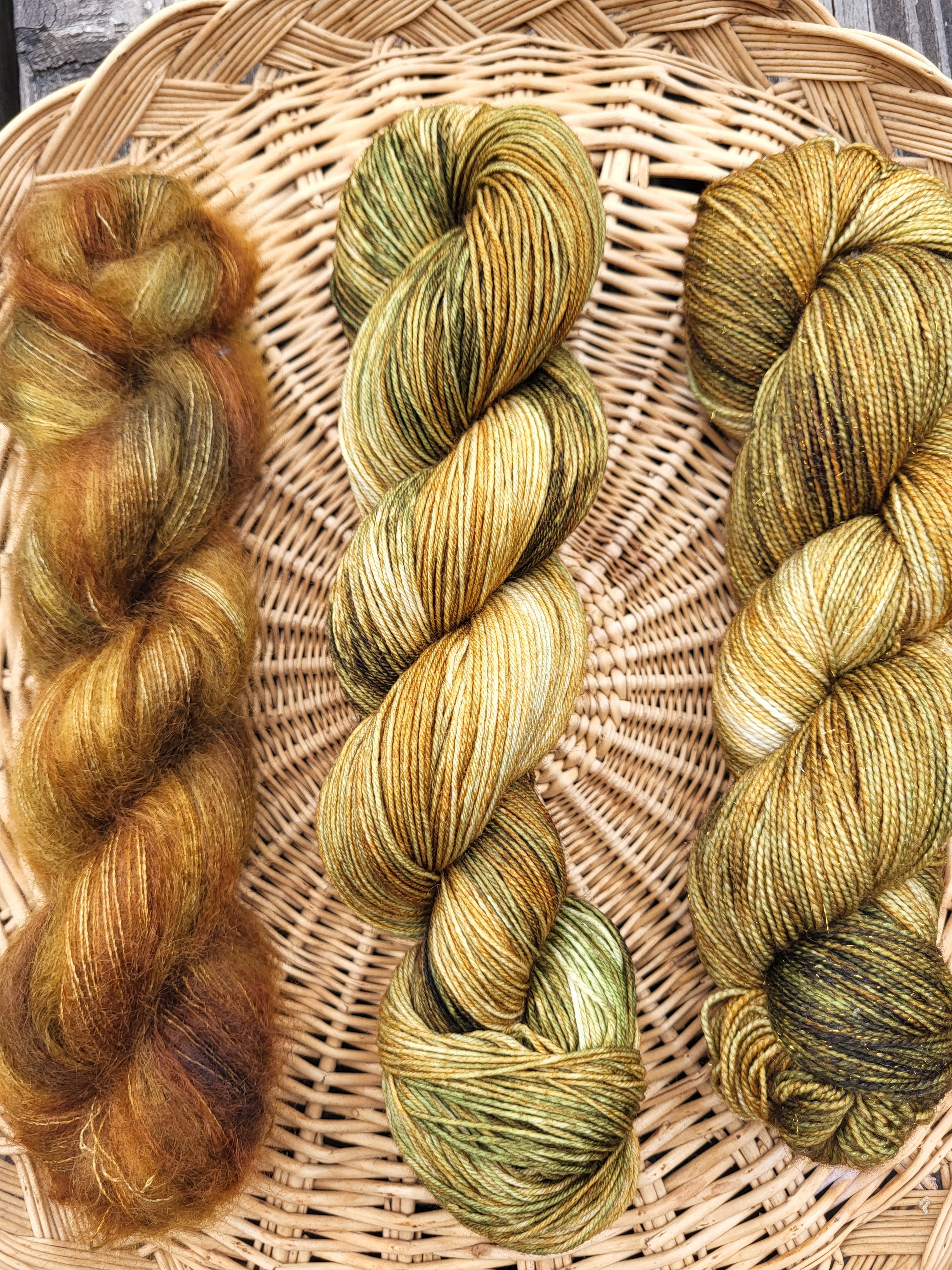 Mousse – Laine teinte main | Vert et doré | Mérinos, mohair & soie, stellina