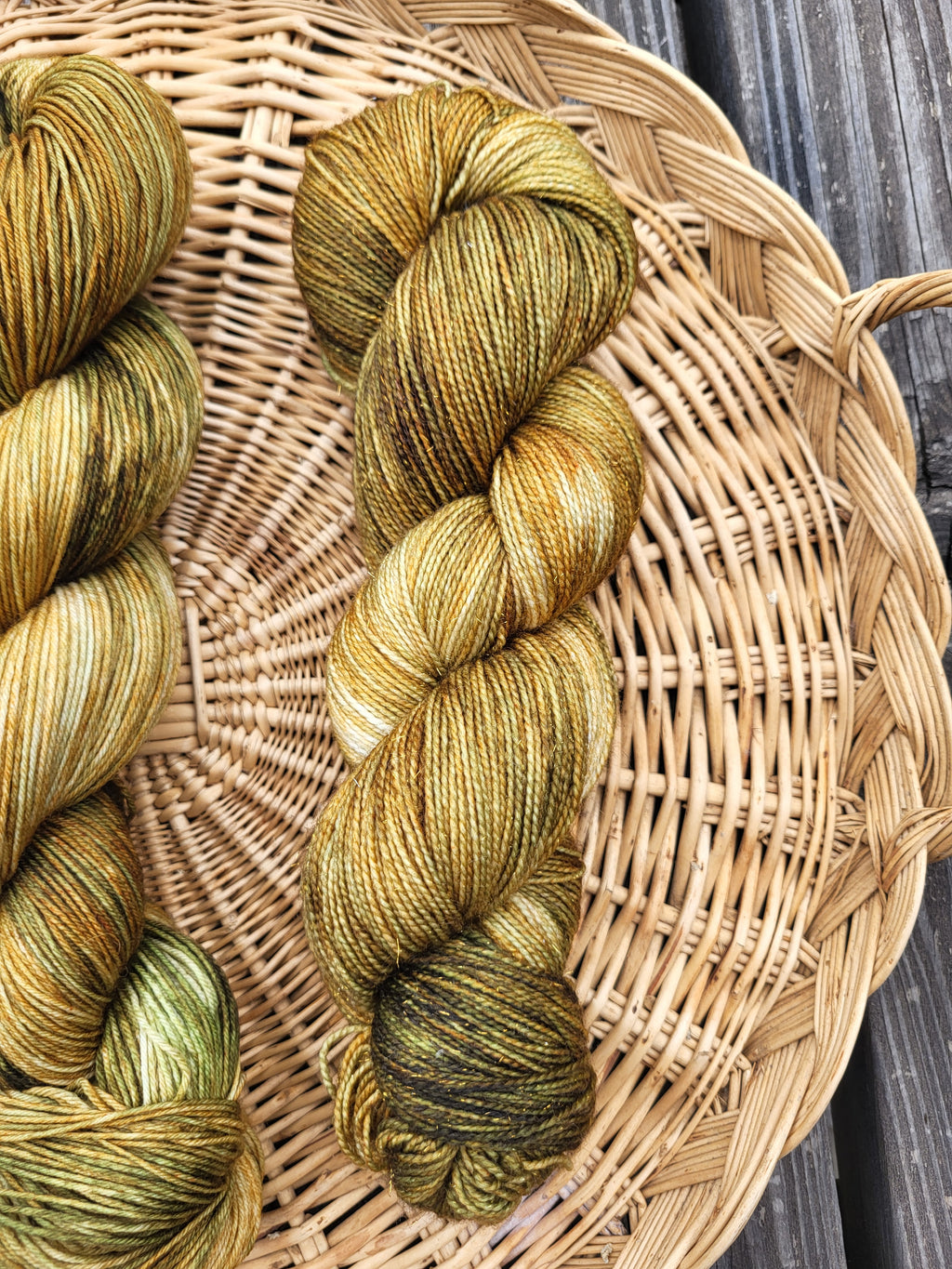 Mousse – Laine teinte main | Vert et doré | Mérinos, mohair & soie, stellina