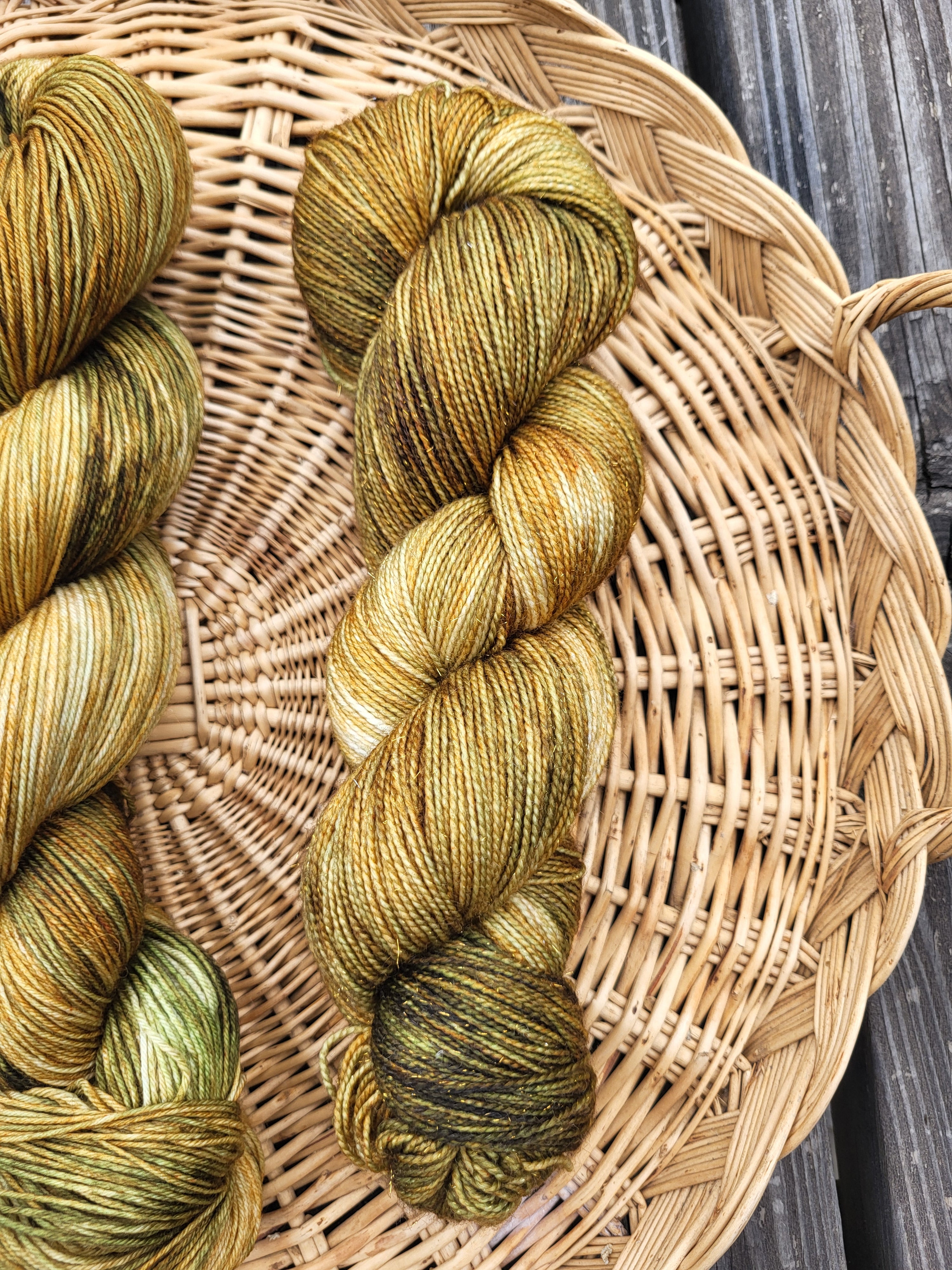 Mousse – Laine teinte main | Vert et doré | Mérinos, mohair & soie, stellina