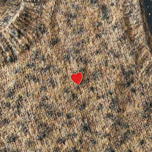 Cœur sensible — pin’s